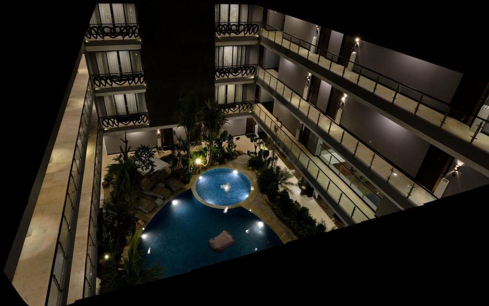 Amaroossa Suite Bali Nusa Dua  Extérieur photo
